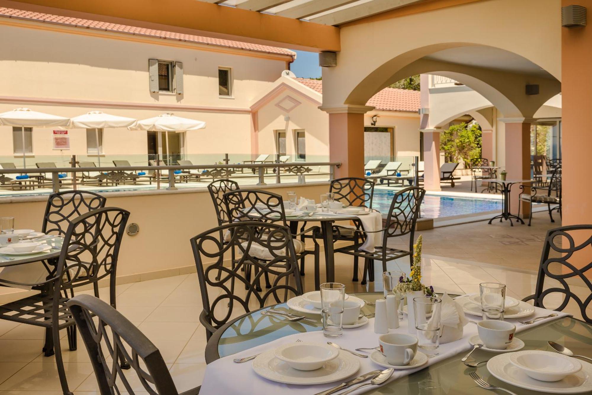 Mánganos Belle View Hotel - Sea View & Sunset מראה חיצוני תמונה